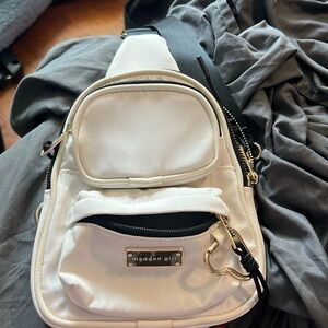 White Steve Madden sling bag! Great condition!